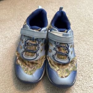 Merrell hiking boots for kids size 6